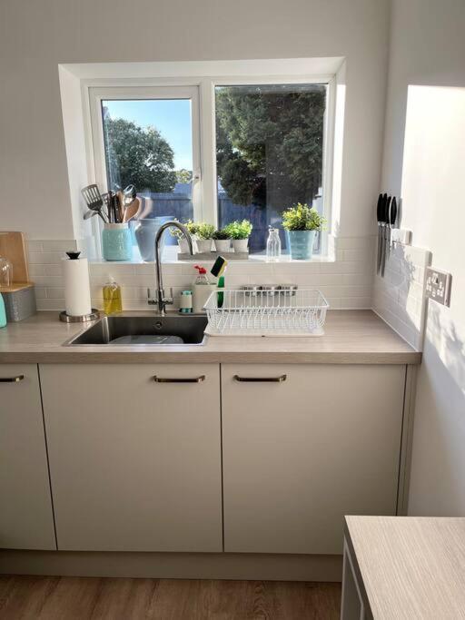Beach Home With Garden, Close To New Forest Bornemouth Extérieur photo